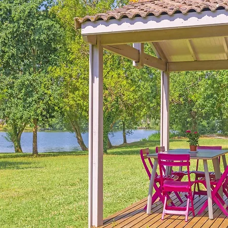 Holiday home By The River In Nouvelle-aquitaine *